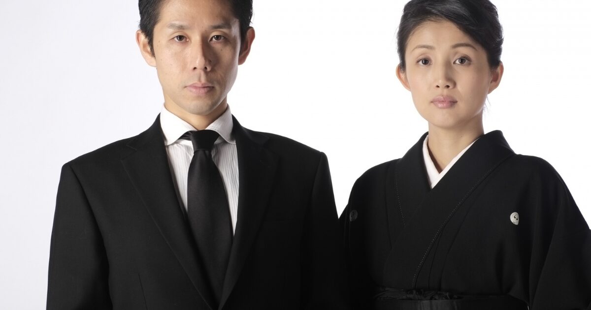 家族葬の服装マナー完全ガイド｜参列者・遺族別で見る失礼にならない選び方