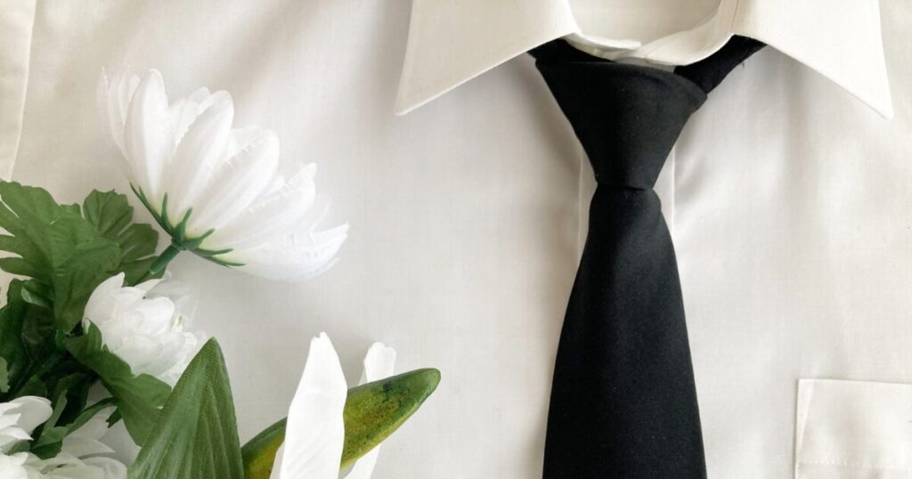 火葬のみの家族葬に適した服装｜喪服・平服どちらが適切？
