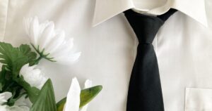 火葬のみの家族葬に適した服装｜喪服・平服どちらが適切？